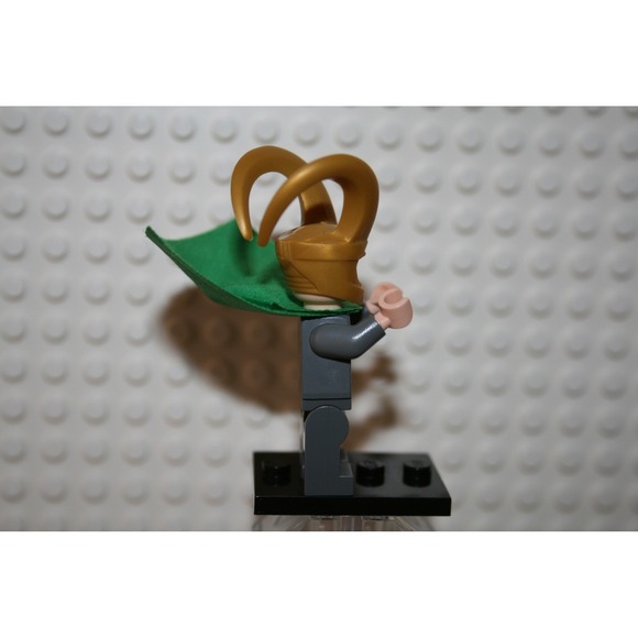 LEGO Loki Minifigure sh033a Marvel Avengers Gray Suit Green Cape Gold Scepter - Picture 5 of 8